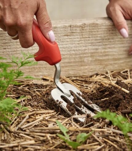 Corona ComfortGEL Fork_ Precision Digging with Lasting Comfort (2)